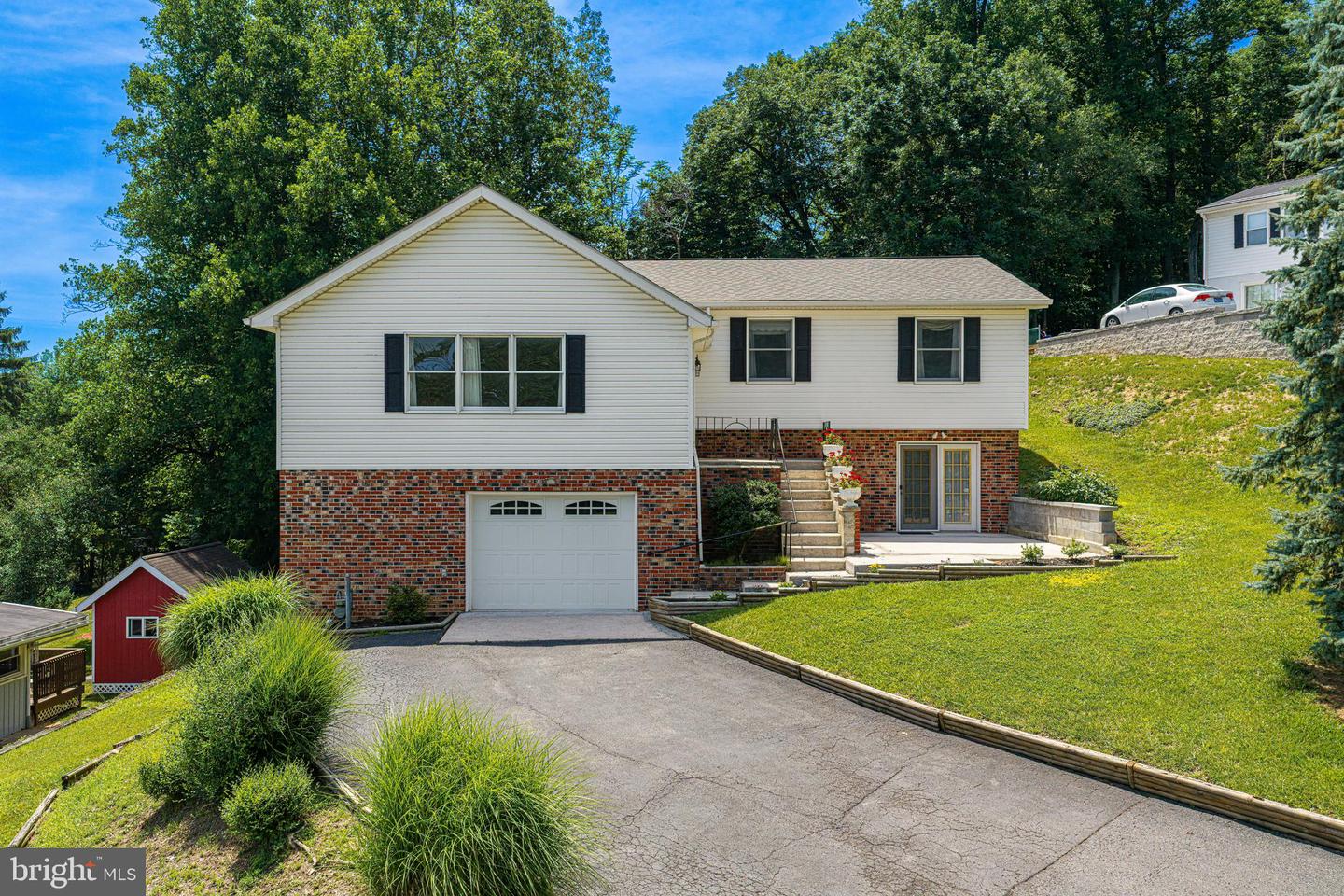 608 Wellington Lane, Cumberland