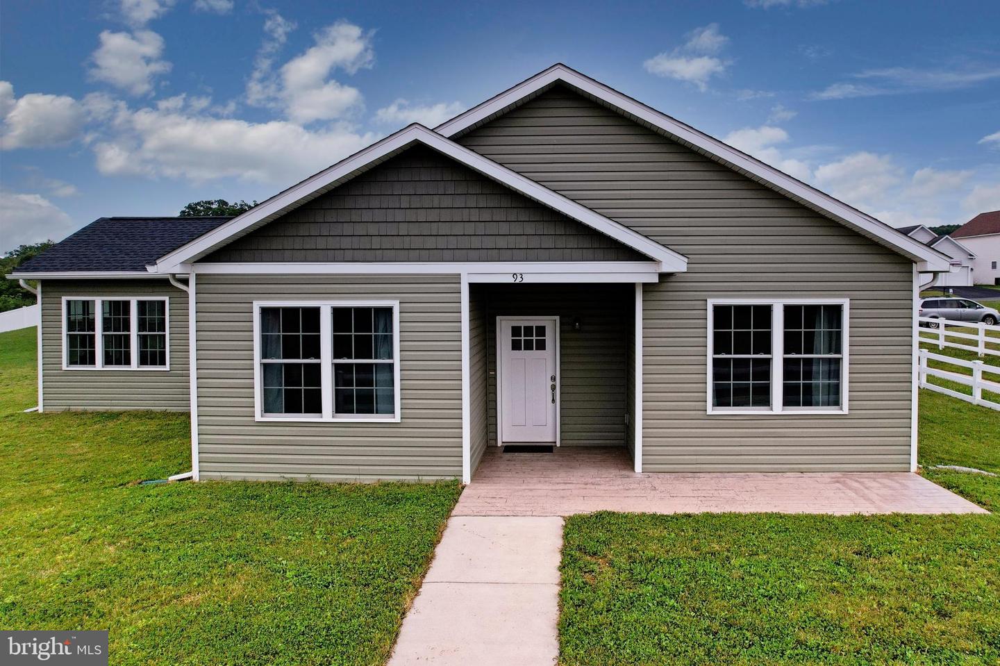 93 Candlewick Court, Frostburg