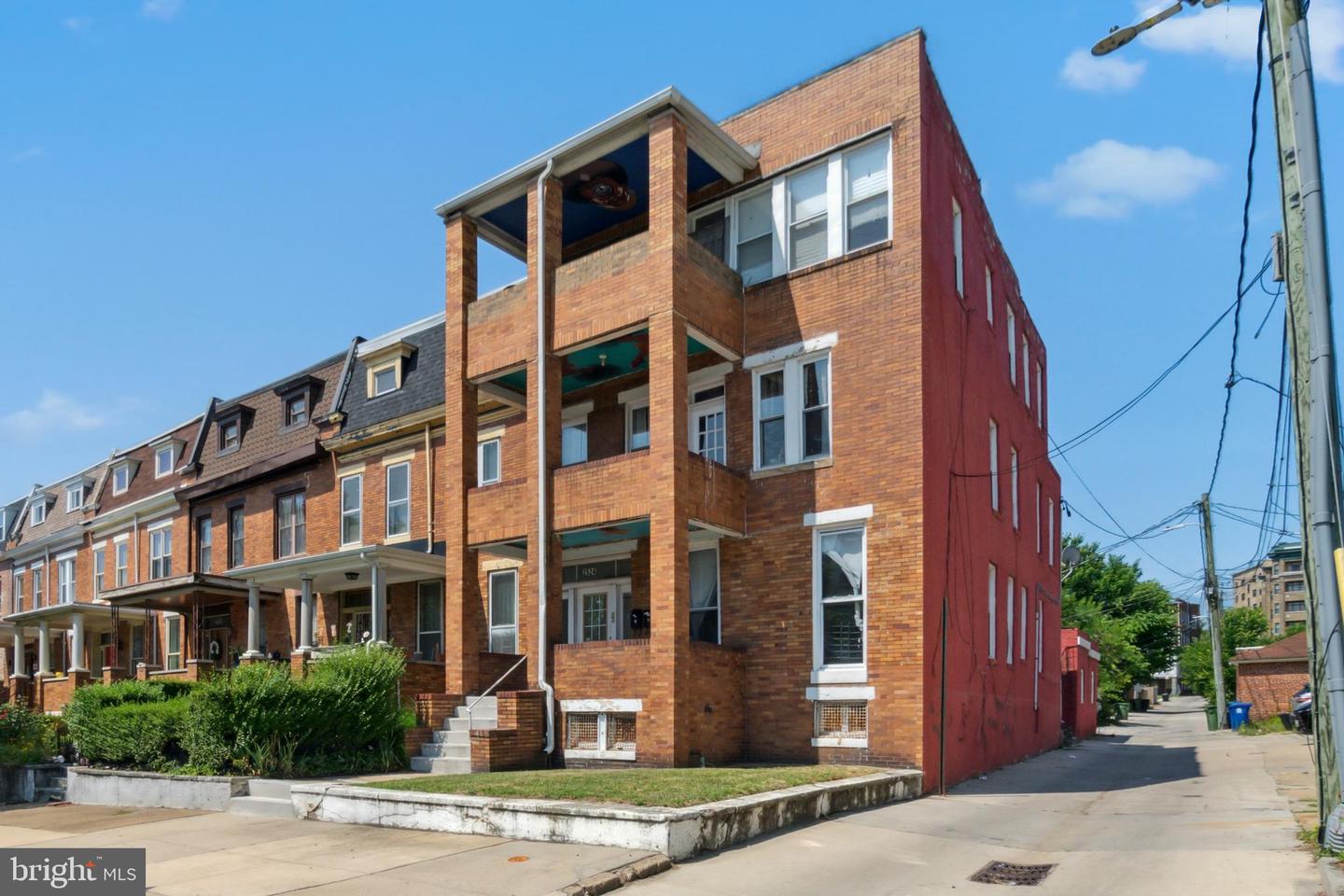 2524 Brookfield Avenue, Baltimore