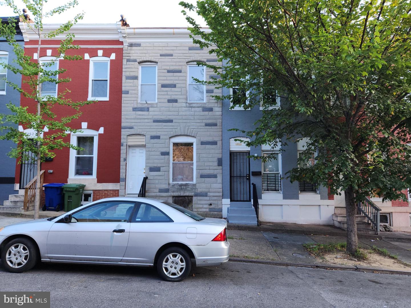 2520 W Fayette St