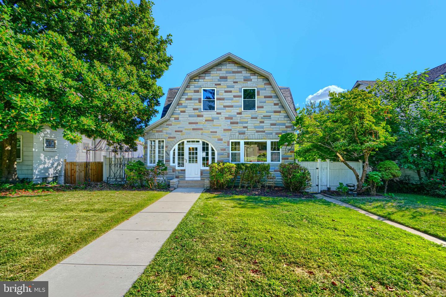 2220 Lake Avenue, Baltimore