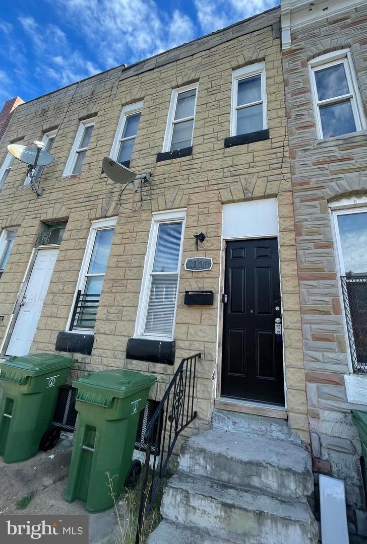 1113 N Montford Avenue