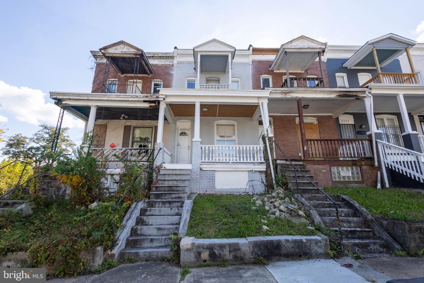 3207 Baker St