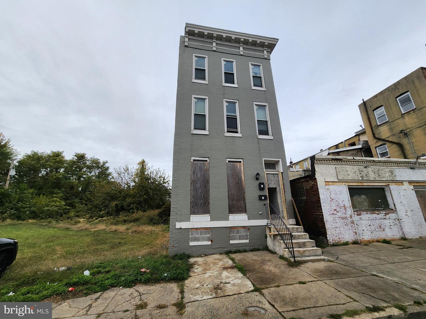 922 Calhoun Street