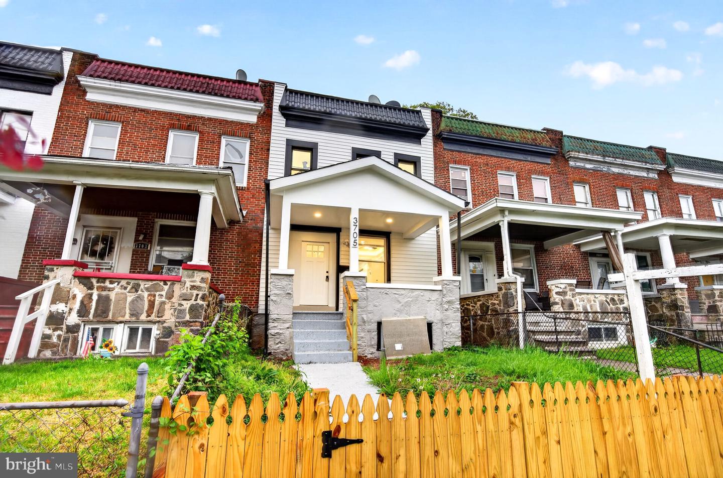 3705 W Garrison Avenue