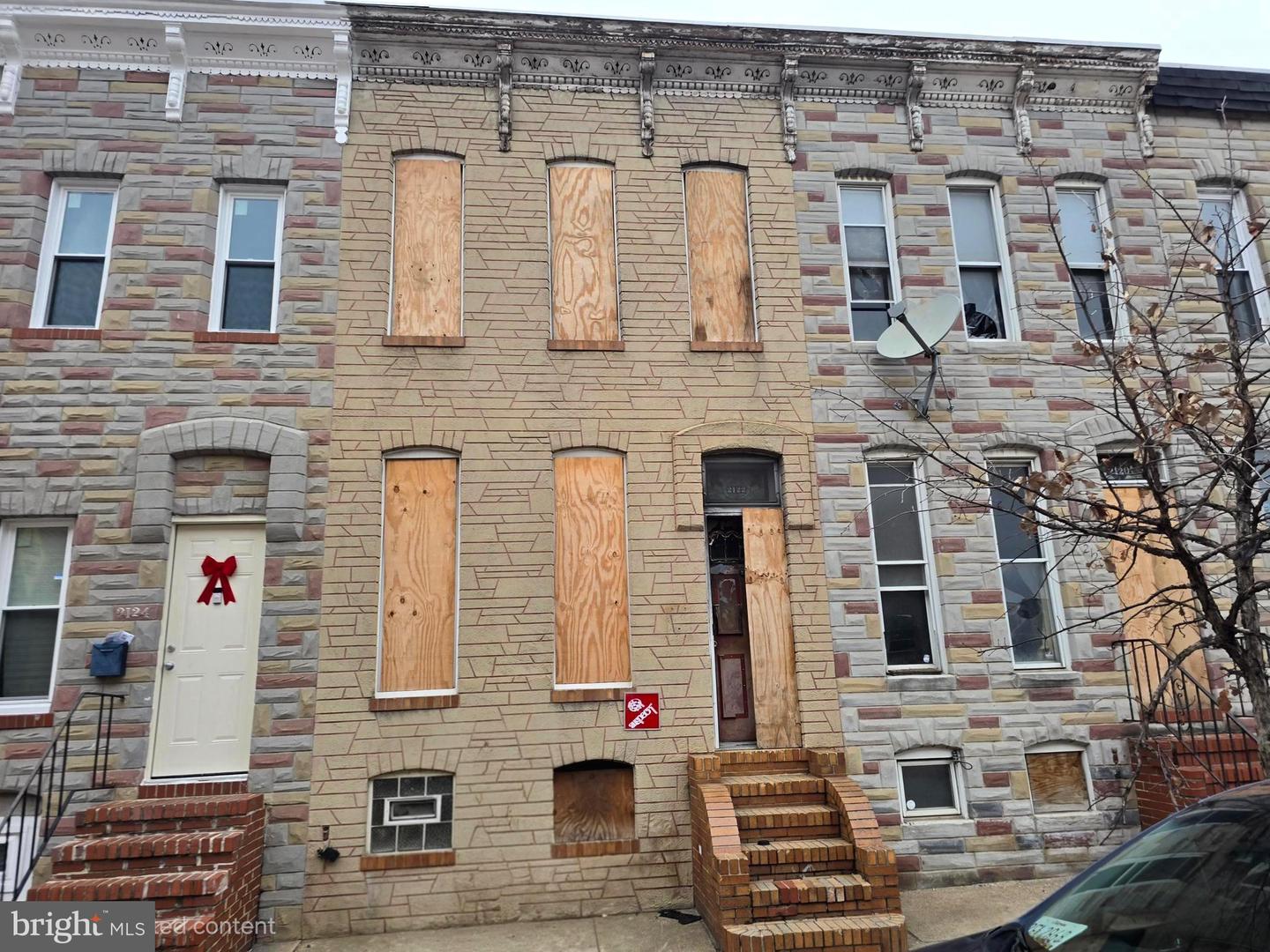 2122 Ashton St