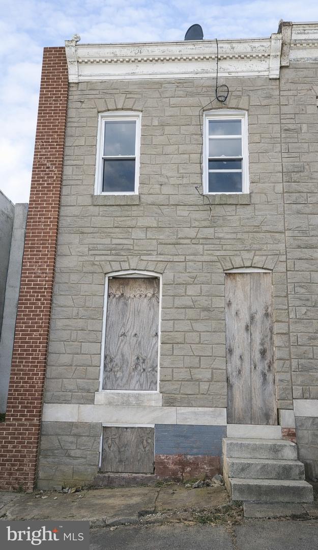 2557 Hollins Street