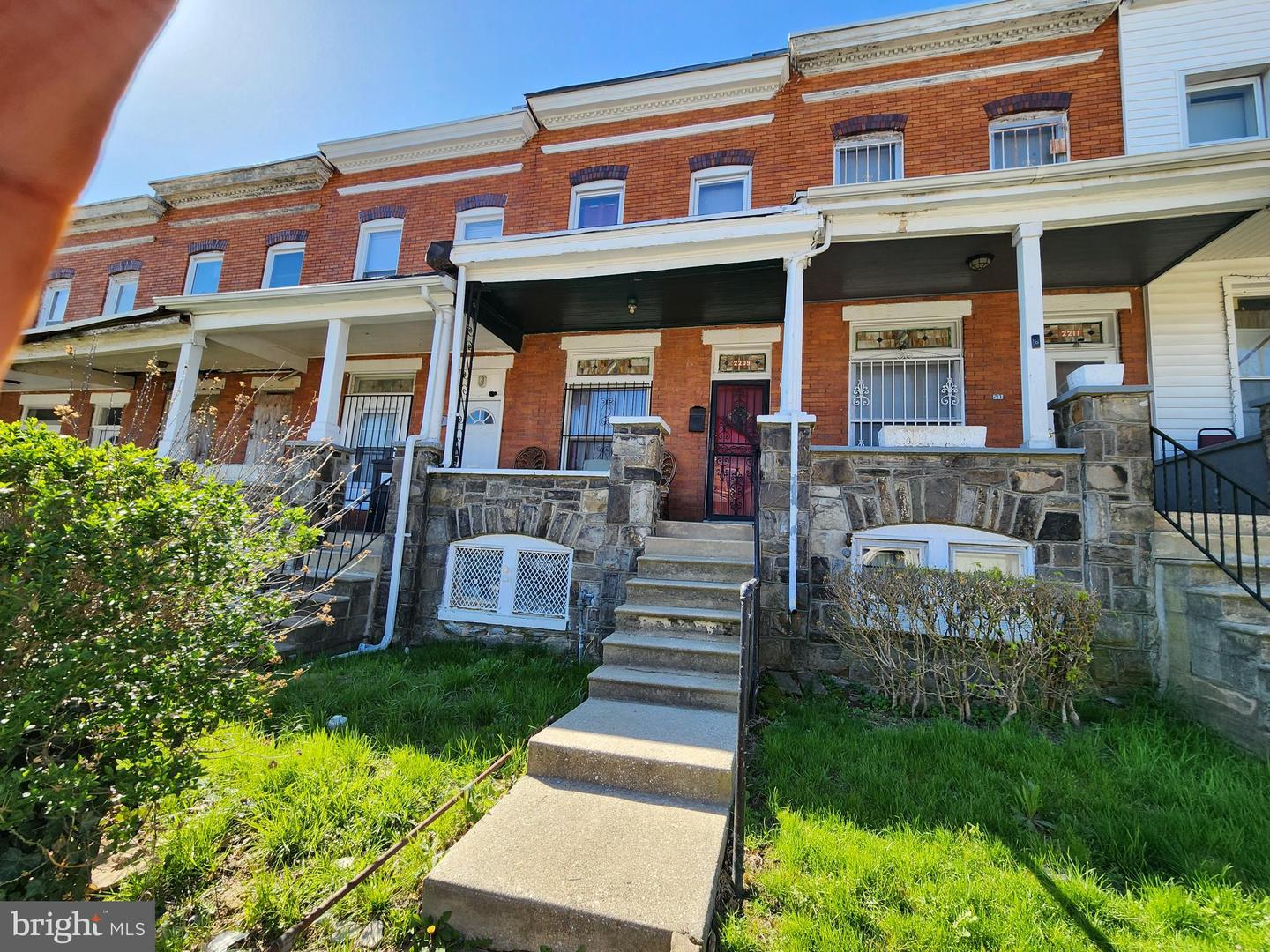 2209 Baker St