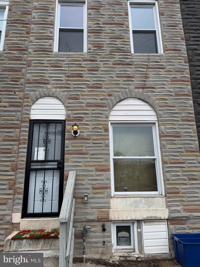 713 N Montford Avenue