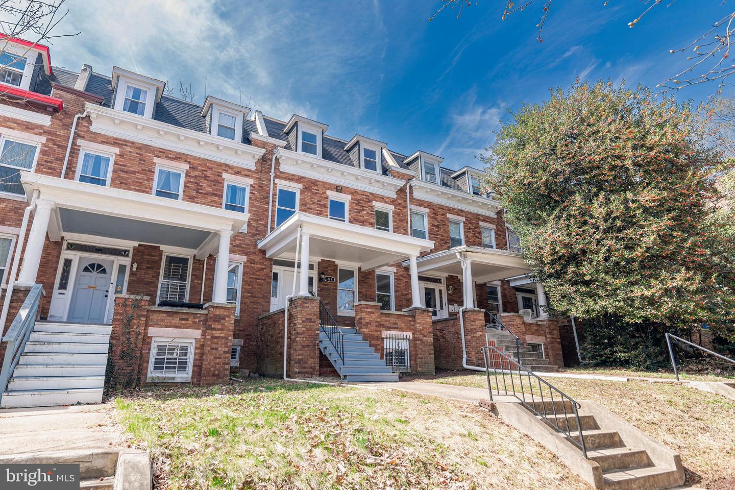 319 E University Parkway