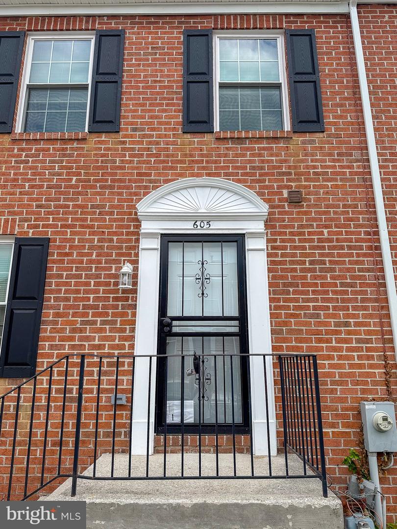 605 Collett Street