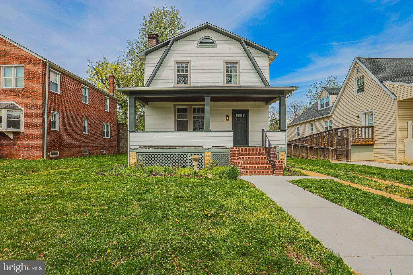 3916 W Strathmore Avenue