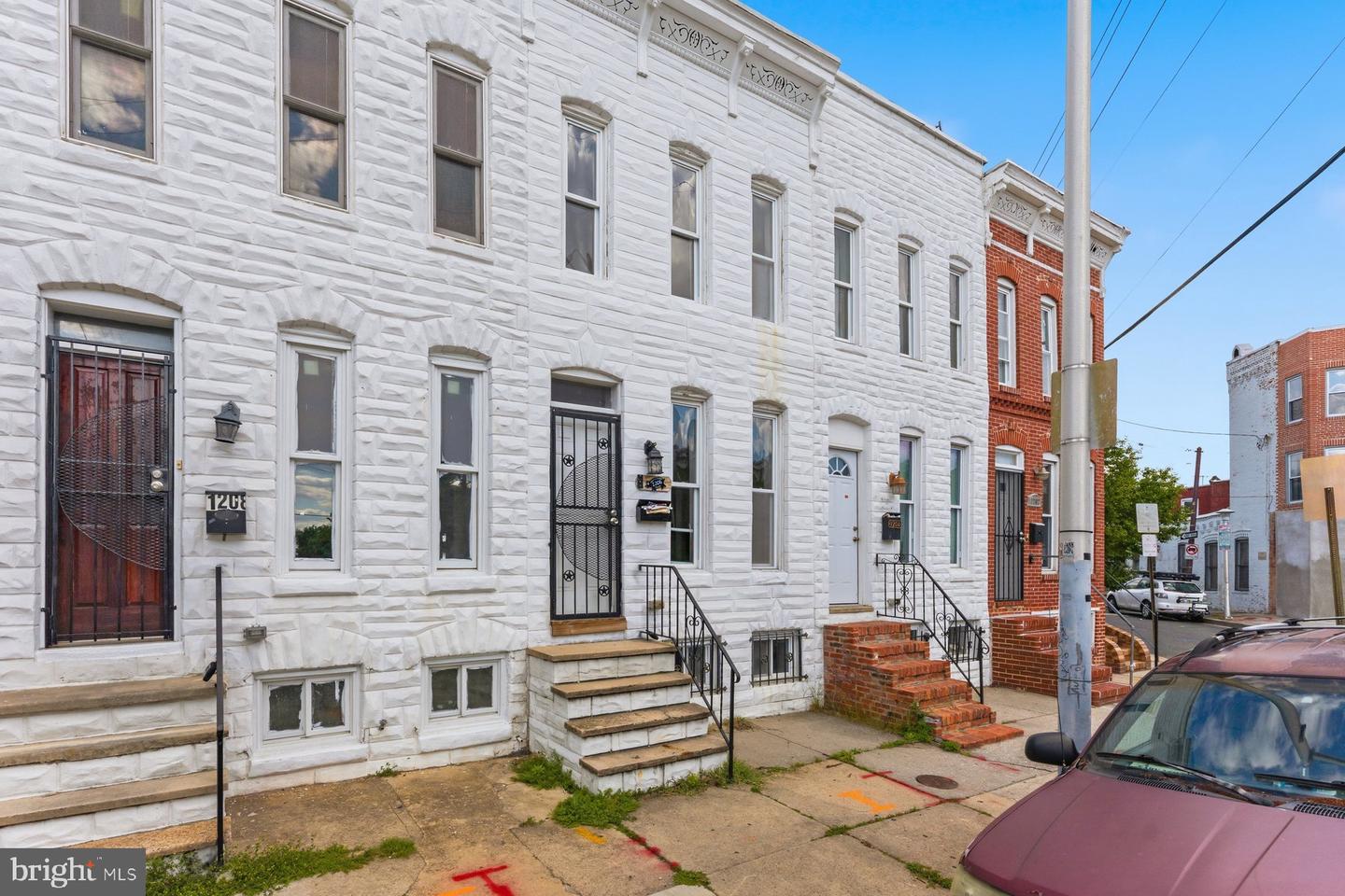1206 W Cross Street W