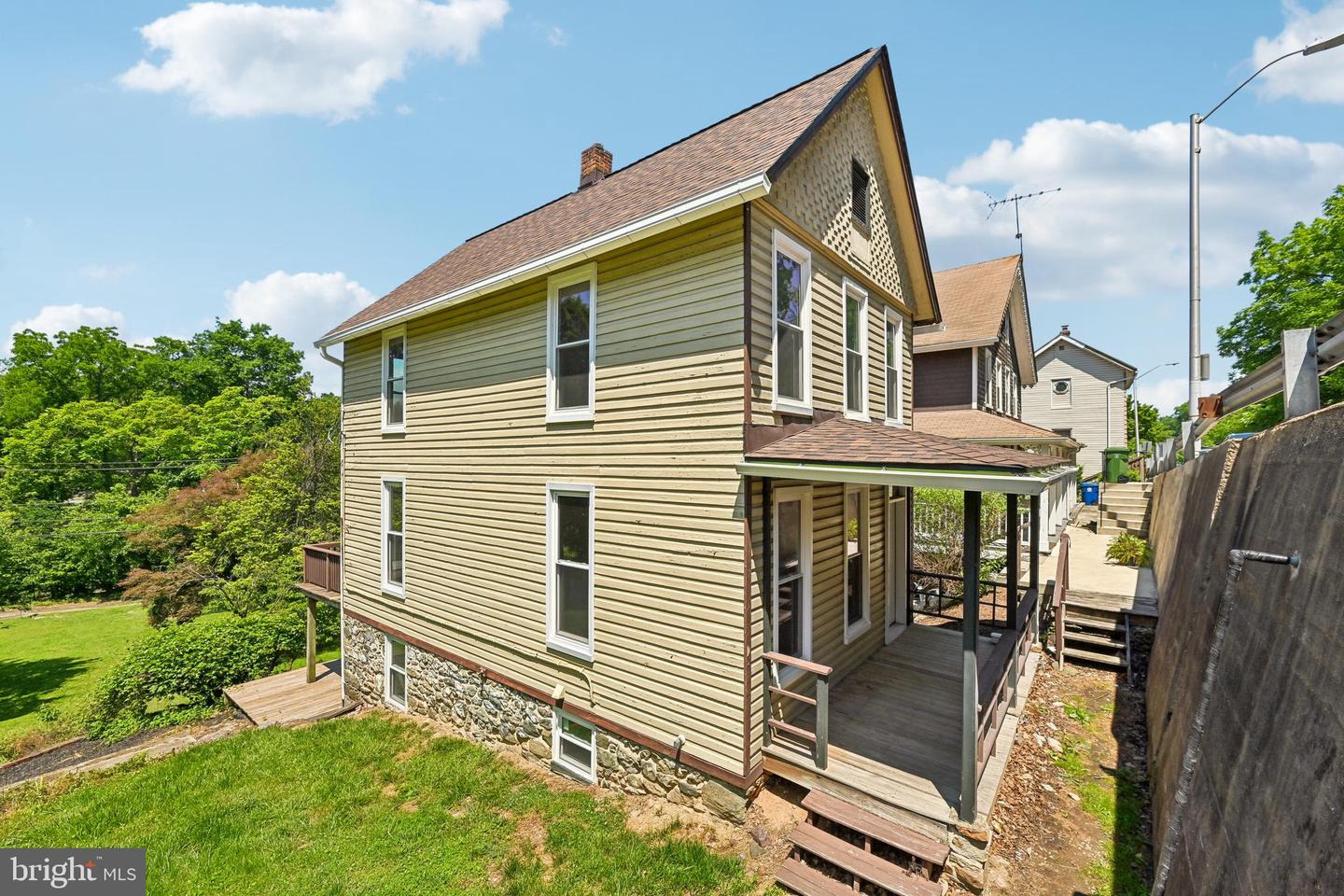 5702 Falls Road