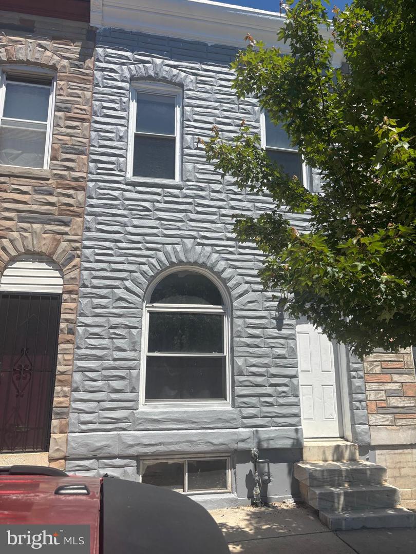 2328 E Madison Street