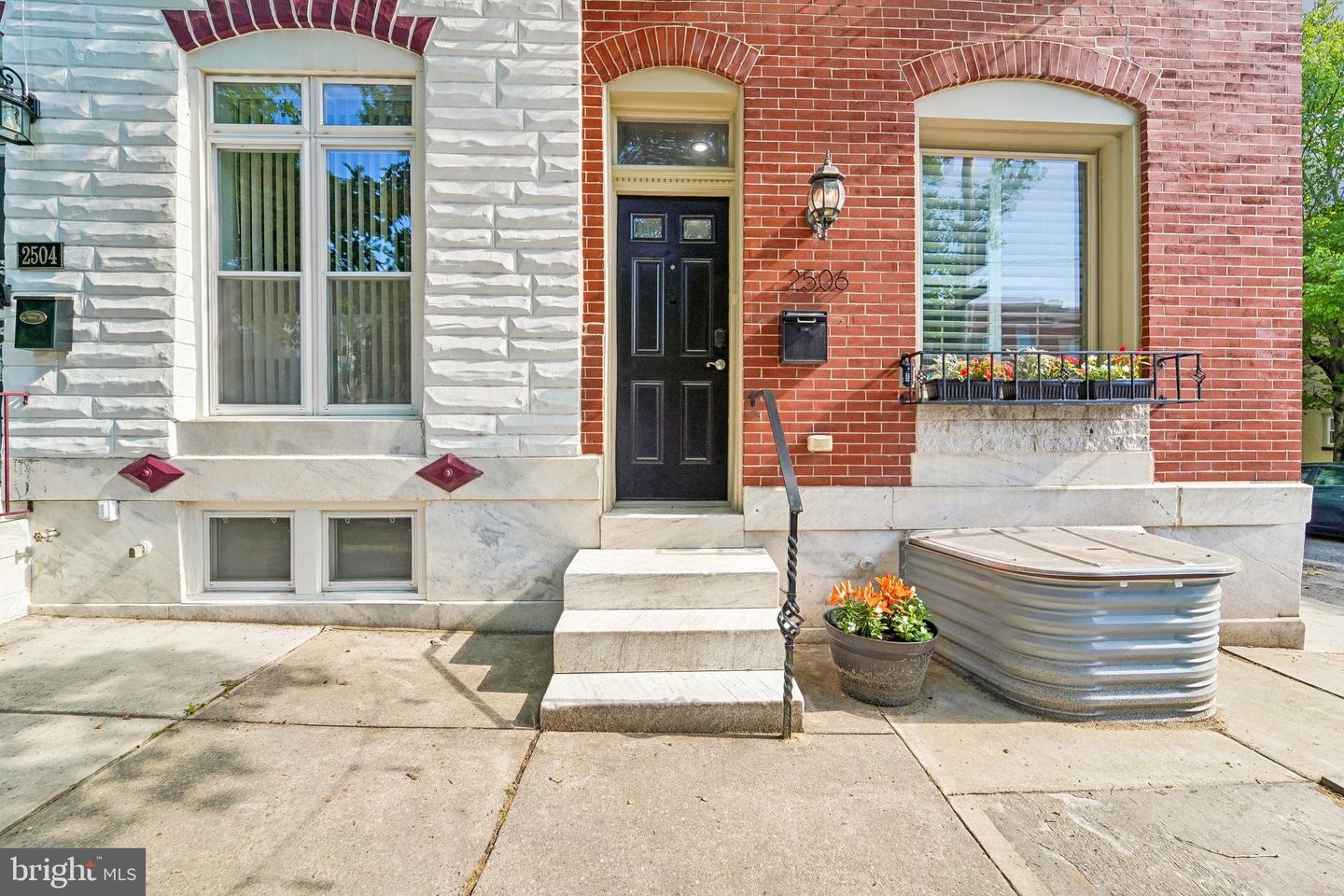 2506 E Fairmount Avenue