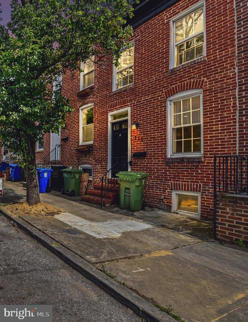 111 E Fort Ave