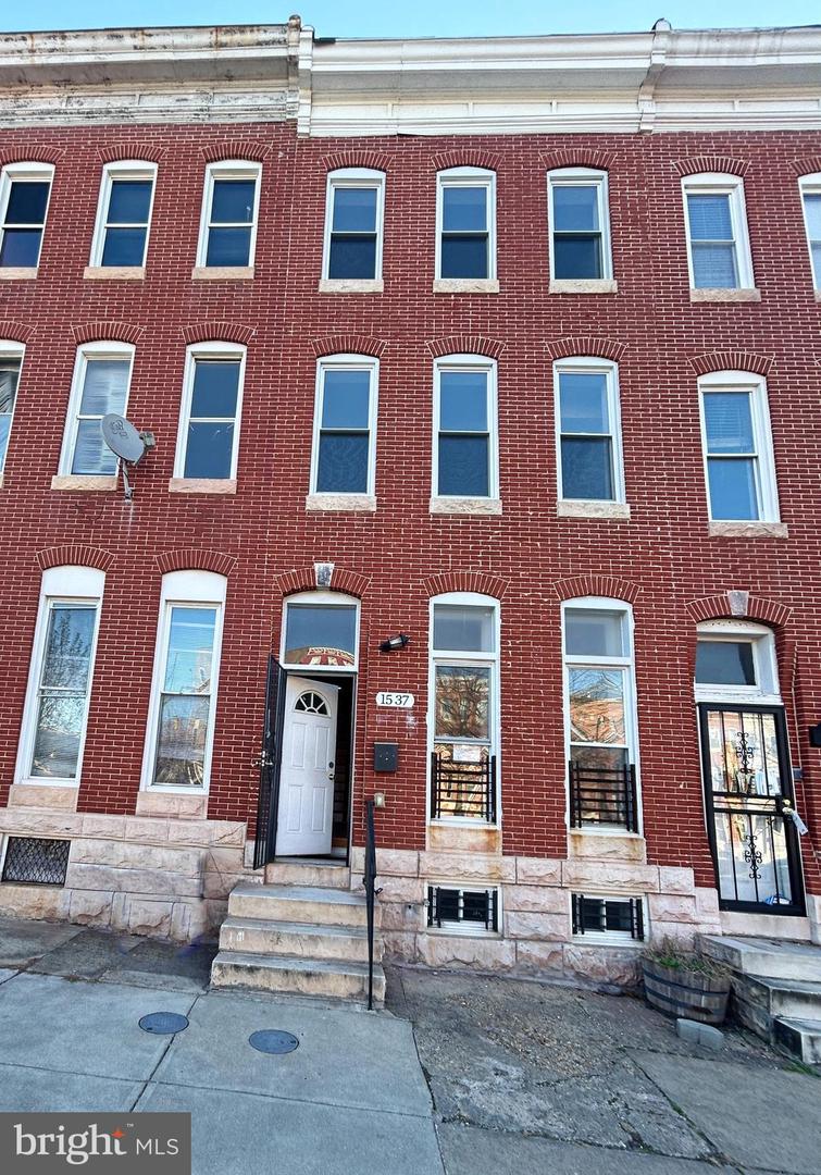 1537 N Broadway