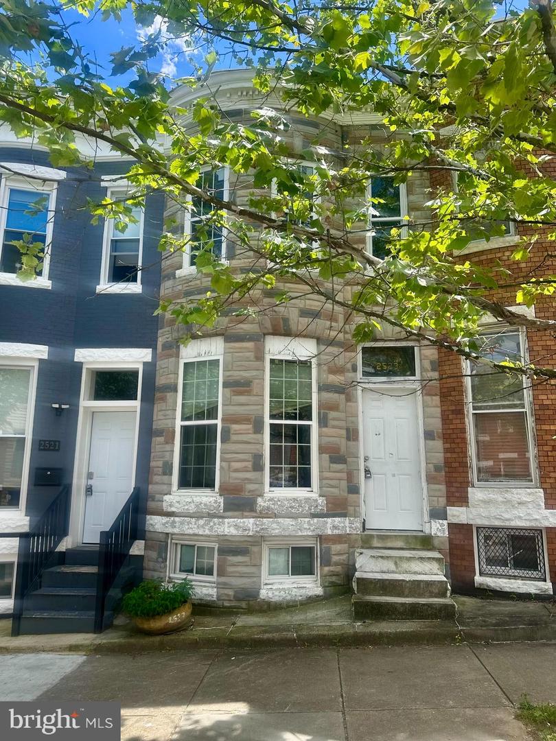 2523 W Fairmount Avenue