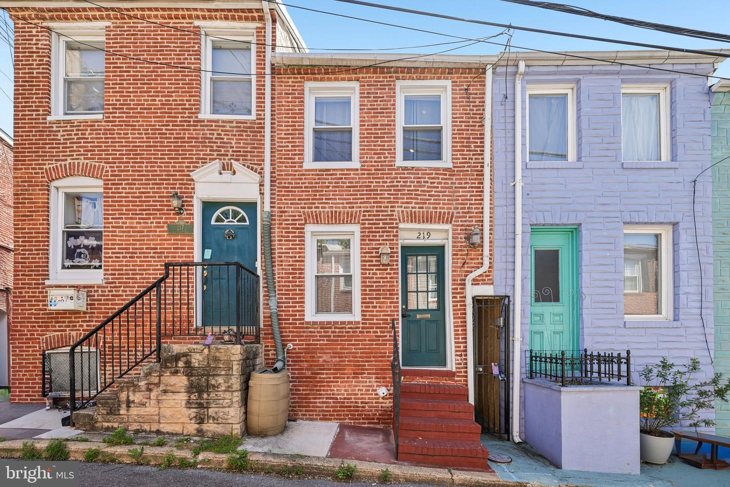 219 Chapel Street