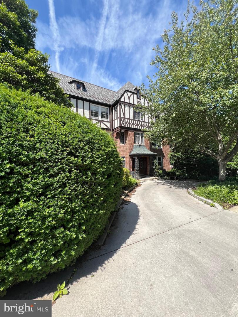 221 Ridgemede Road #302