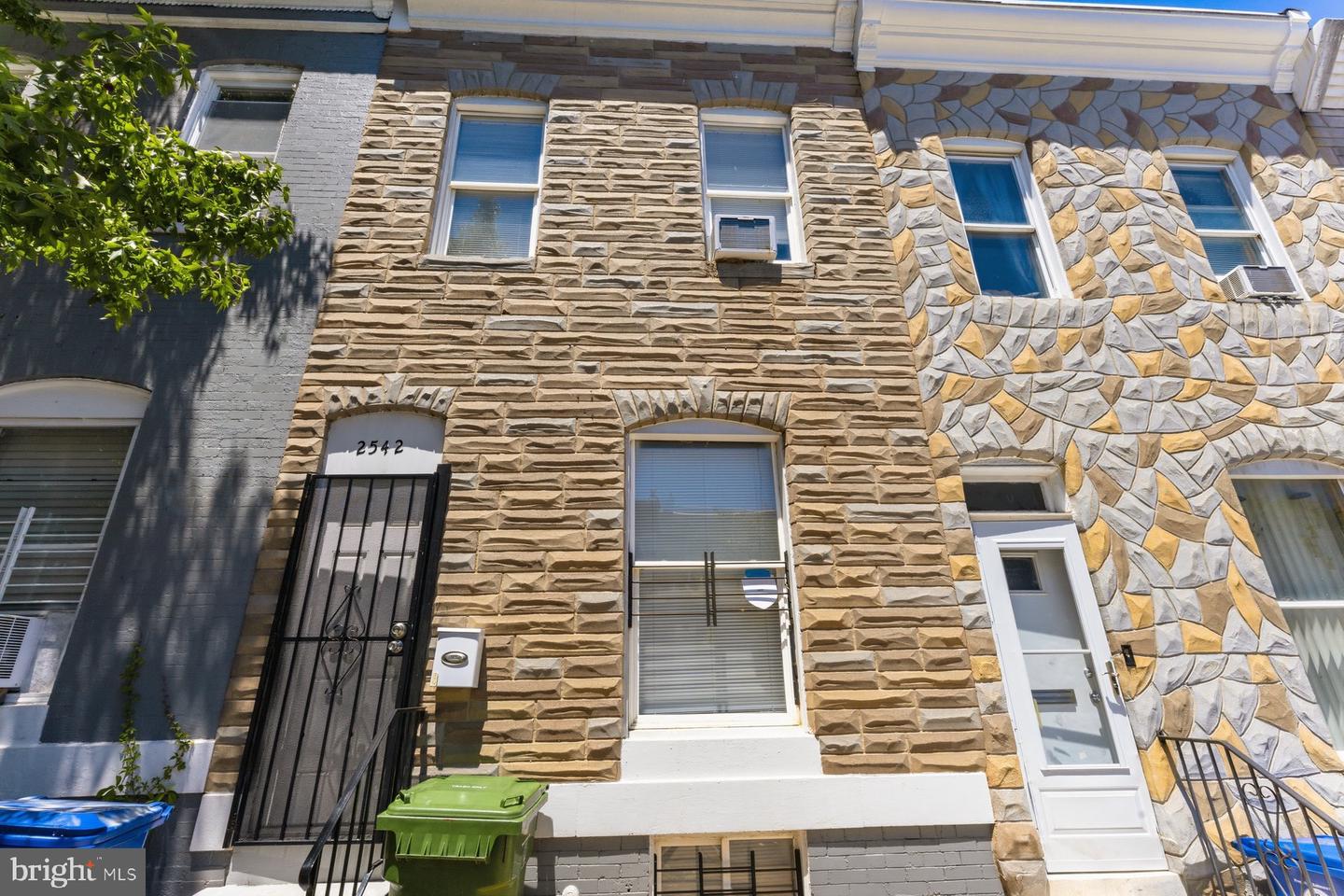 2542 W Fayette Street W