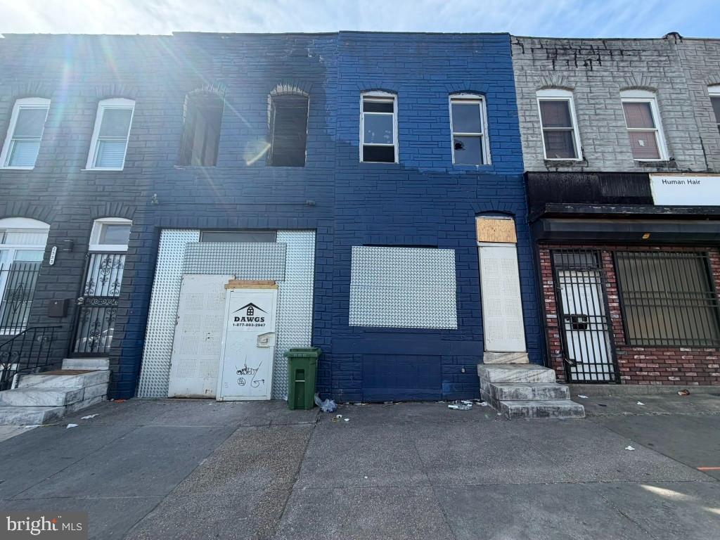 2529-2531 E Monument Street