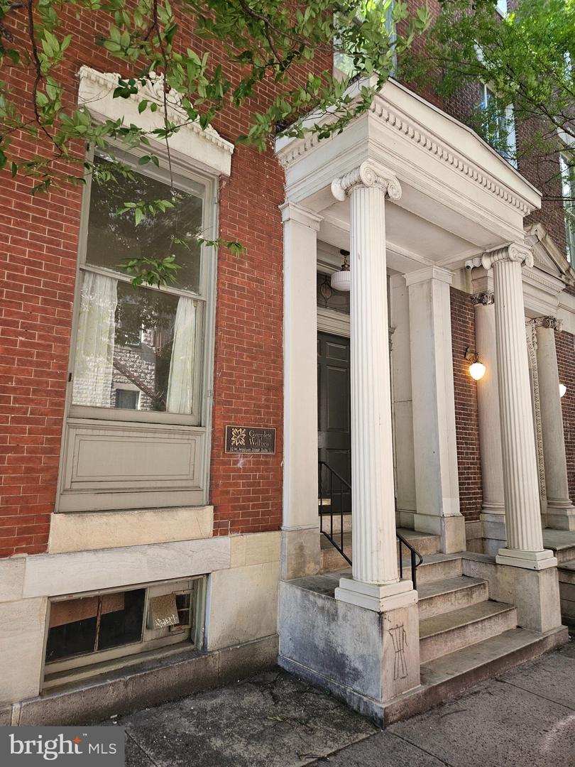 10 W Madison Street W #1