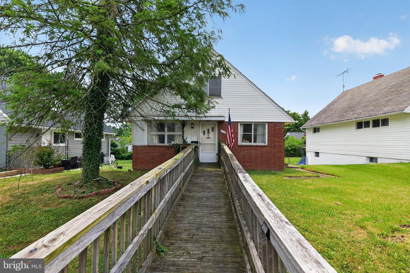 2729 Chesley Ave