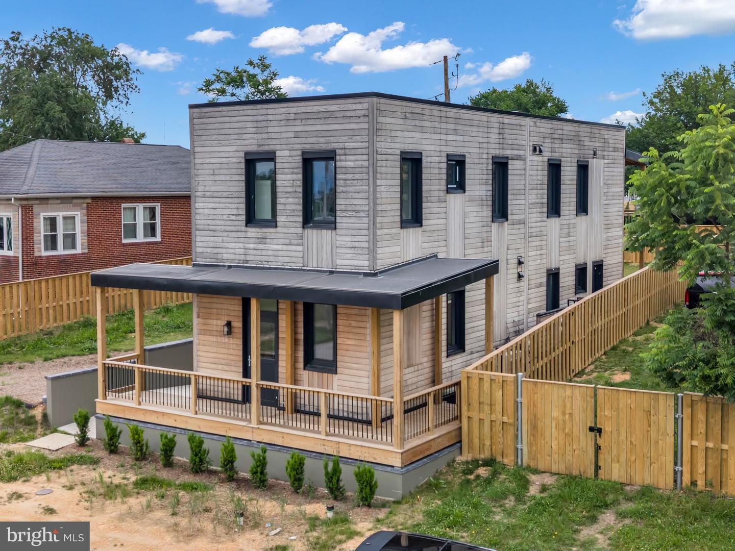 1129 Monroe Circle