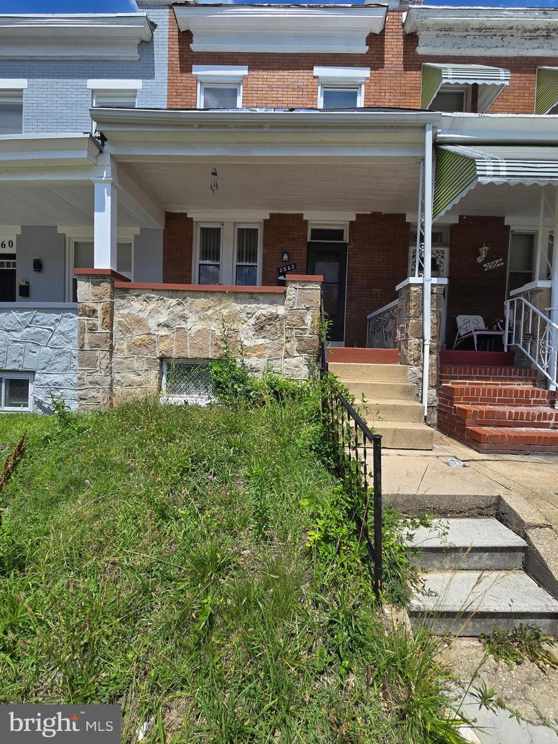 2562 Robb Street