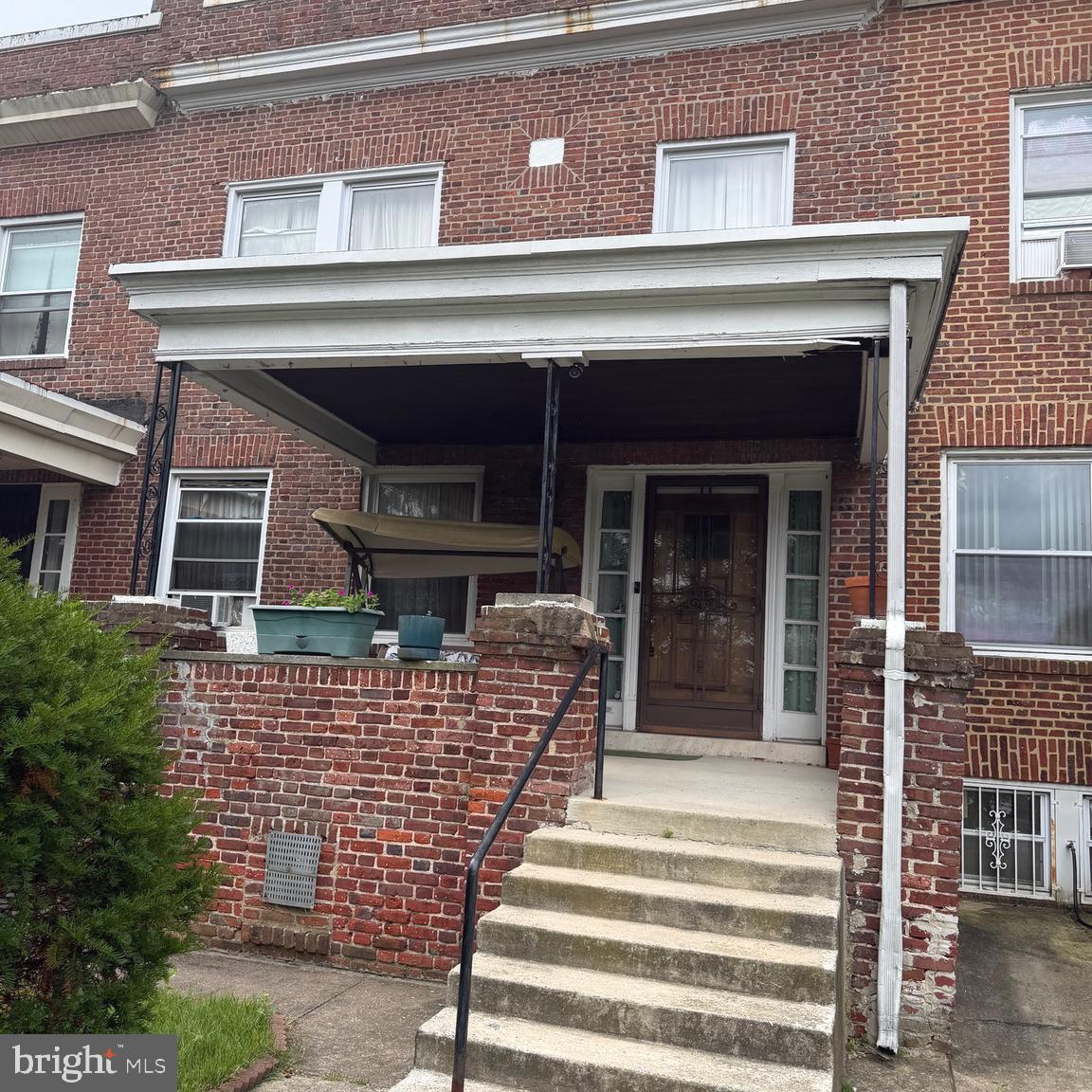 1911 E 32nd Street
