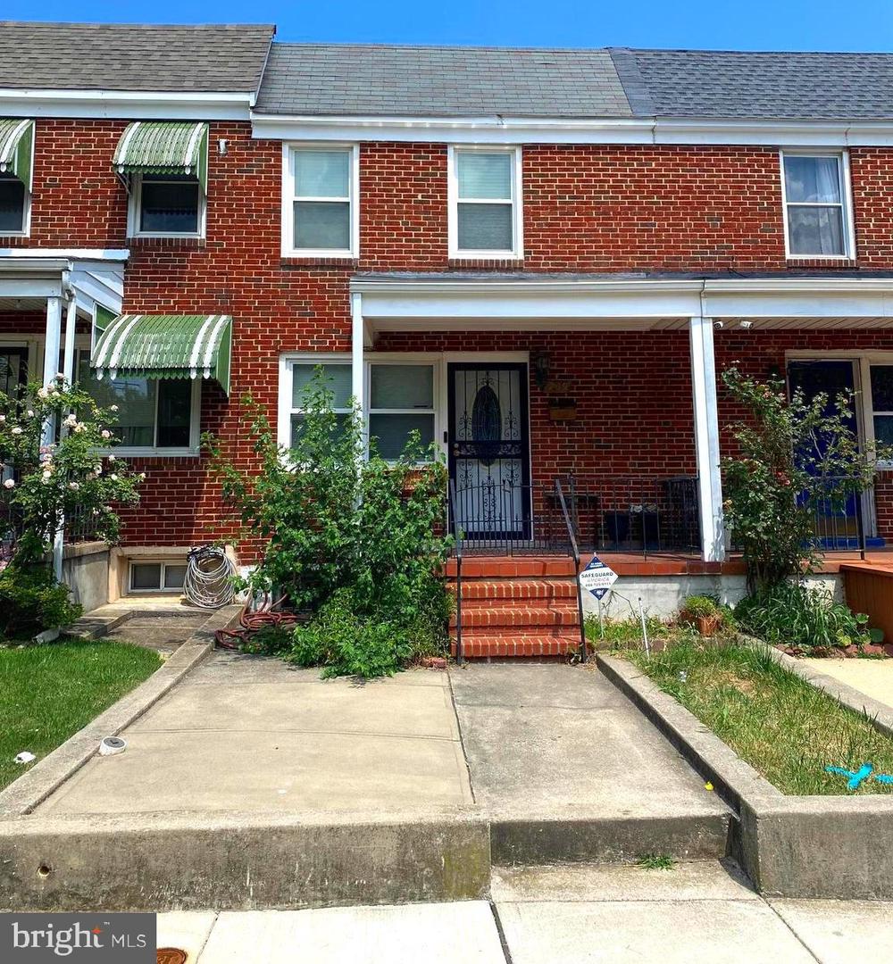 709 Tolna Street