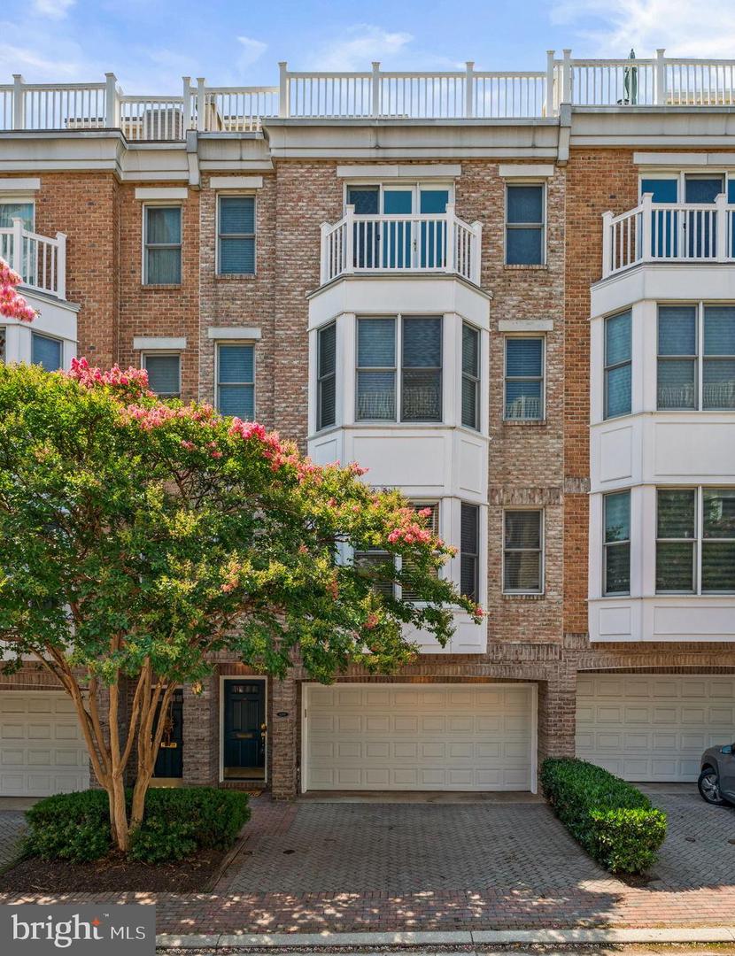 1207 Harbor Island Walk