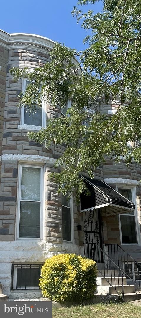 1904 W Lexington Street