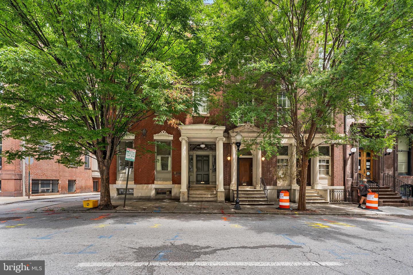 10 W Madison Street #31