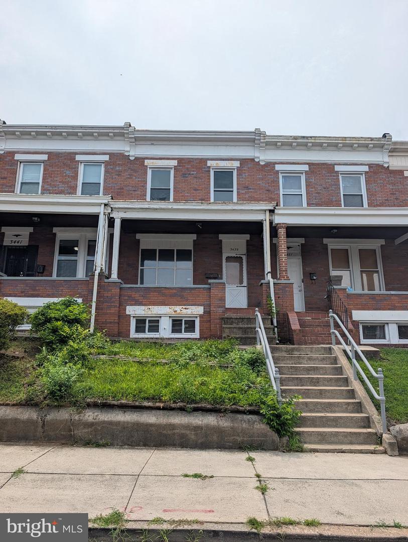 3439 Kenyon Avenue