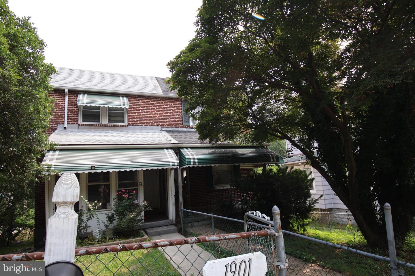 1901 Deering Avenue