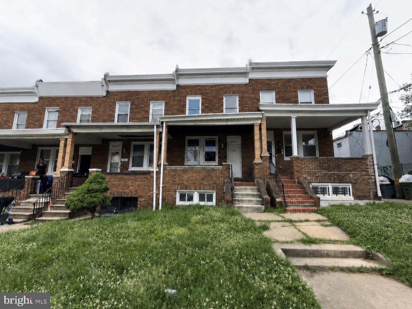 3005 Mayfield Avenue