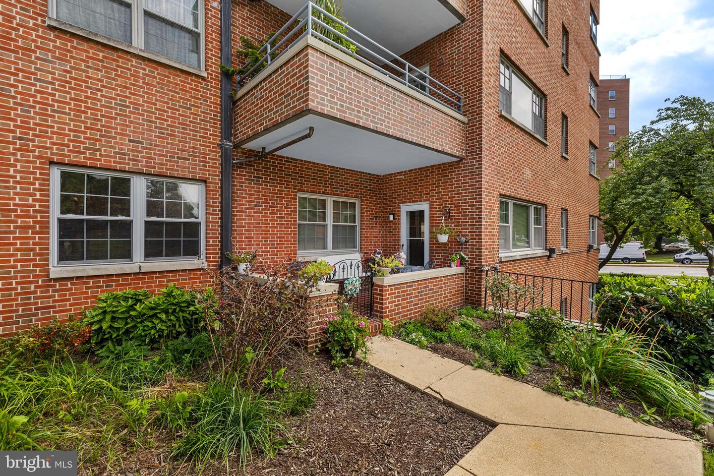 3601 Greenway #205