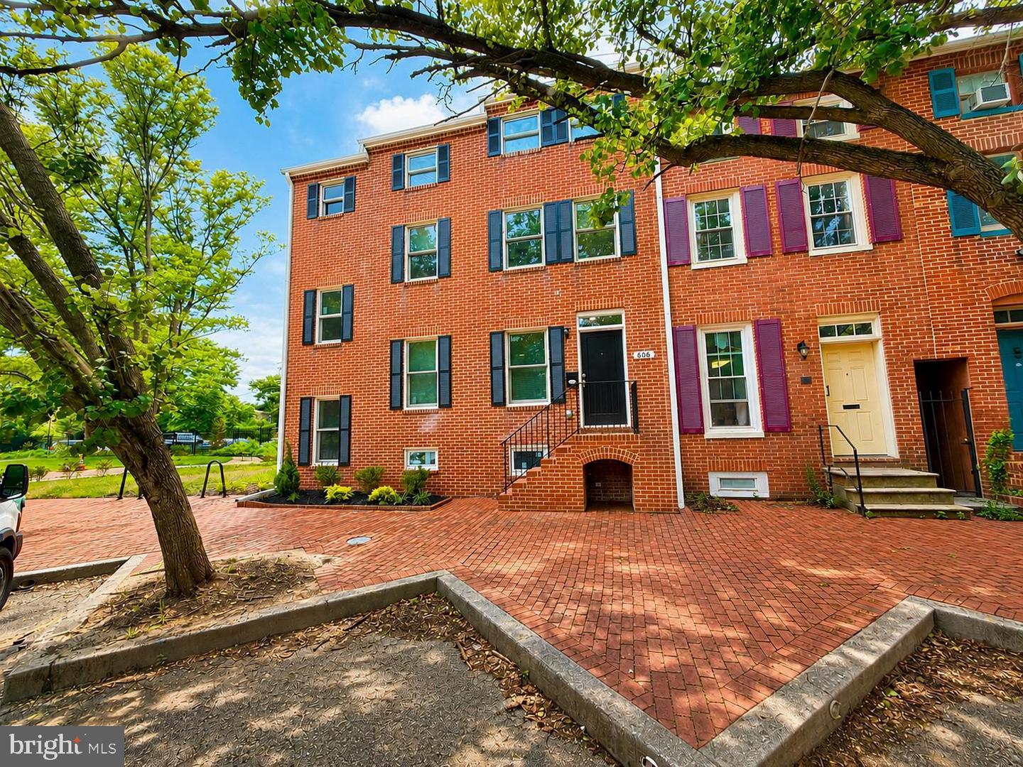 606 W Conway Street