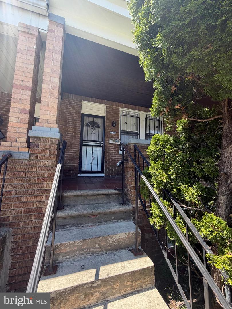3015 Mayfield Avenue