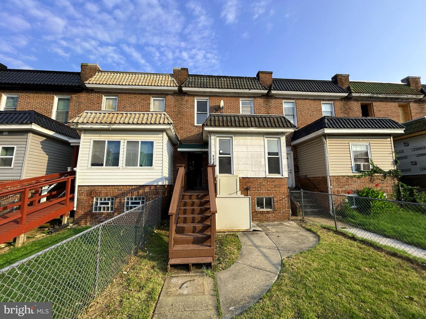 4008 W Garrison Avenue
