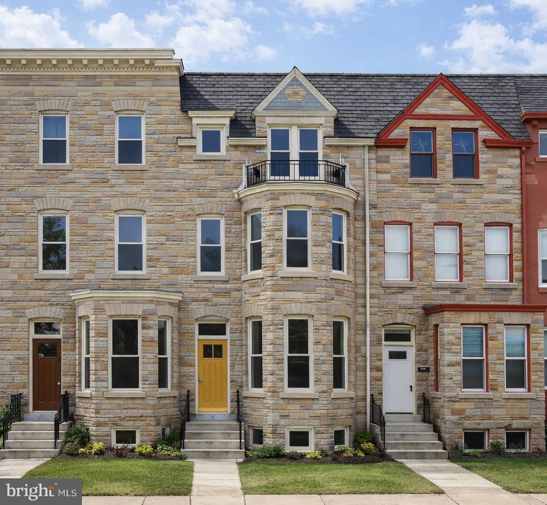 2731 W North Avenue