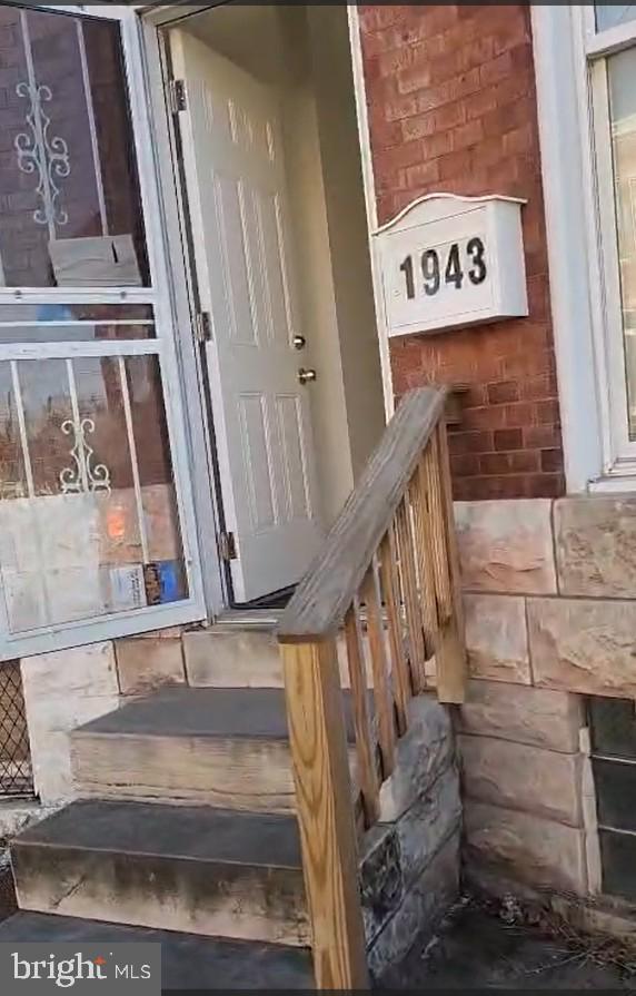 1943 W Mosher Street