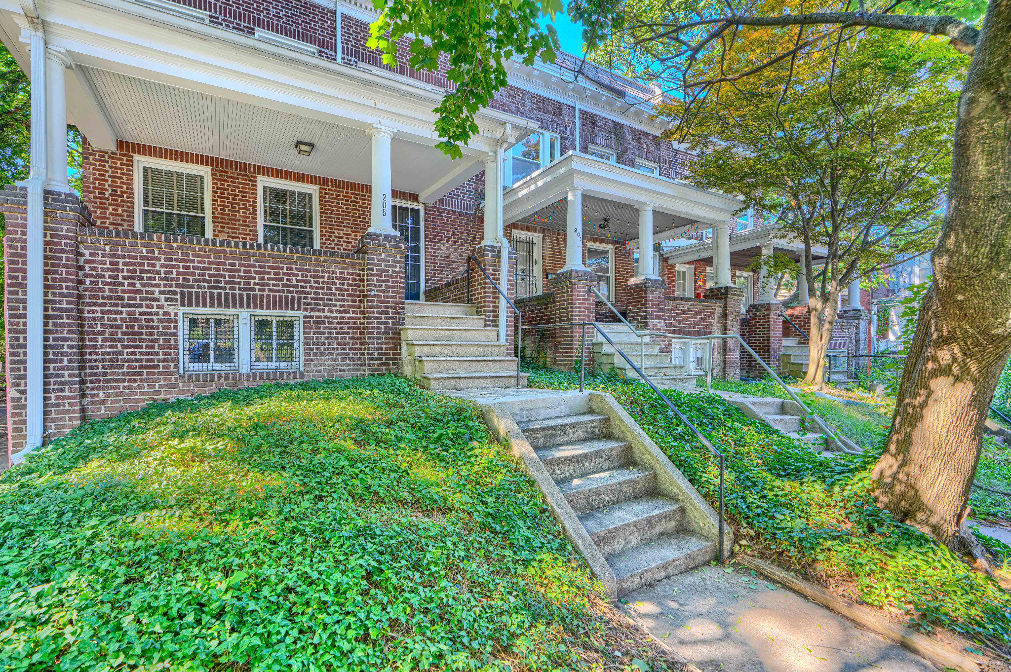 205 E 32nd