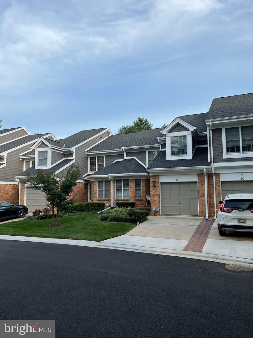 38 River Oaks Circle, Pikesville