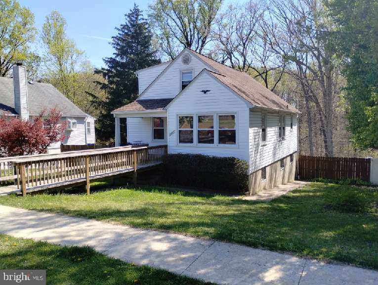 3341 Garnet, Parkville