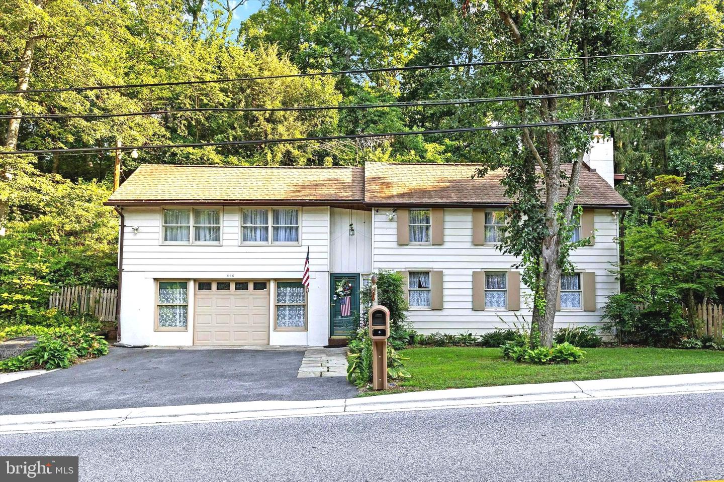 606 Freeland Road