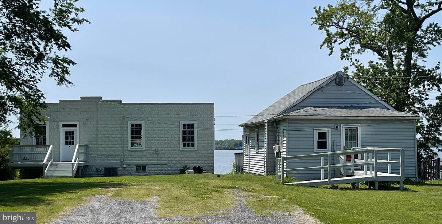 1152 E Riverside Avenue, Essex